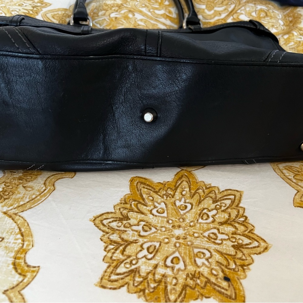 Coach black shoulder bag- work bag Excellent used condition - Picture 3 of 3